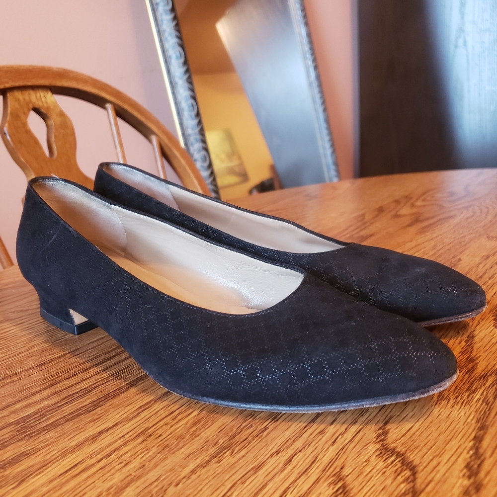 Ferragamo cross hatch black stacked heel leather lined upper loafer Pump 7.5